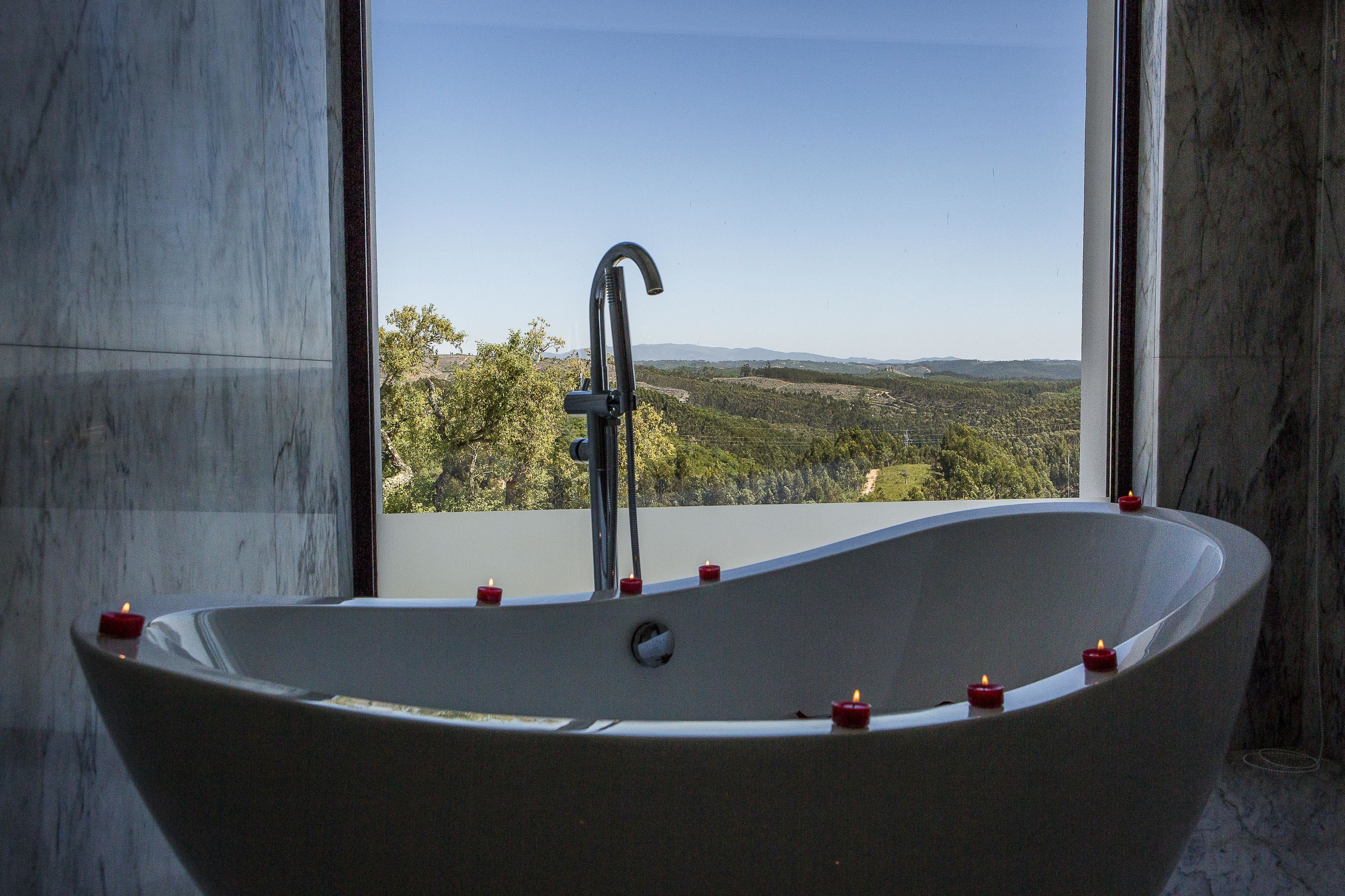 presidential suite, poolside | bathroom | designer toiletries, towels