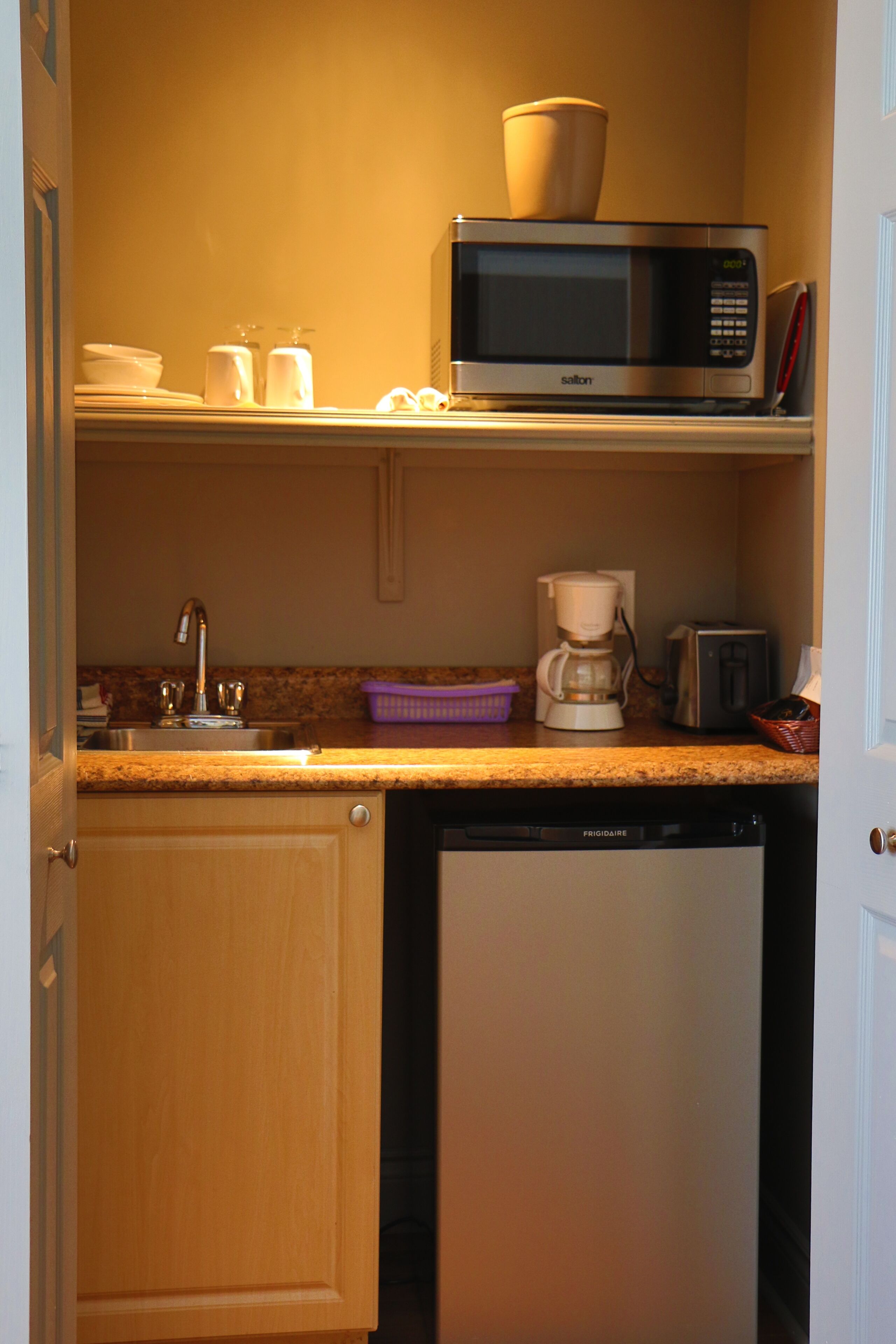 superior room, 2 double beds | private kitchen | fridge, coffee/tea maker, toaster