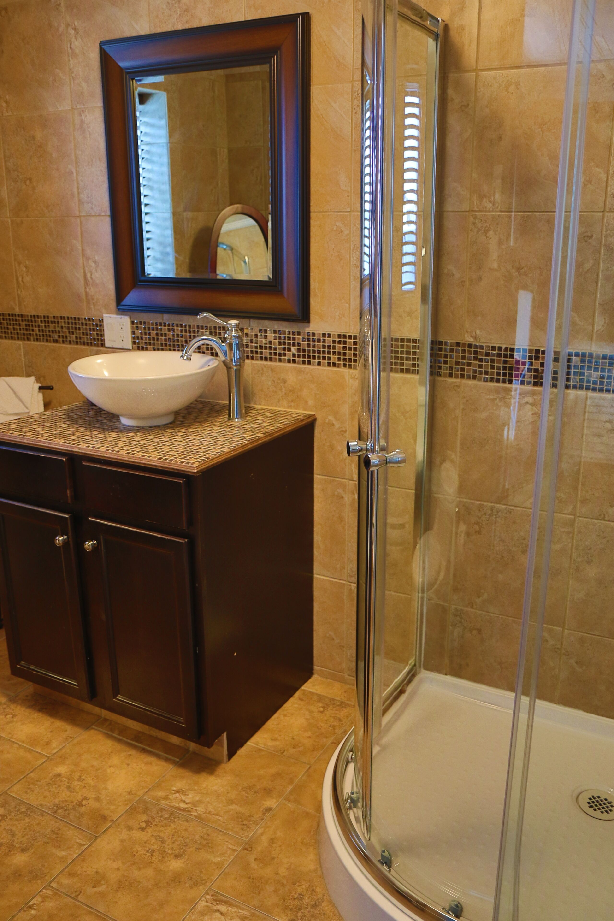 superior room, 1 queen bed | bathroom | shower, free toiletries, hair dryer