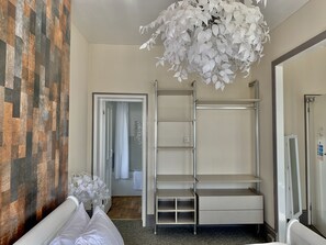 Double Room (Room 8) | Iron/ironing board, free cots/infant beds, free WiFi, bed sheets - The Waterfront Inn (Shanklin)