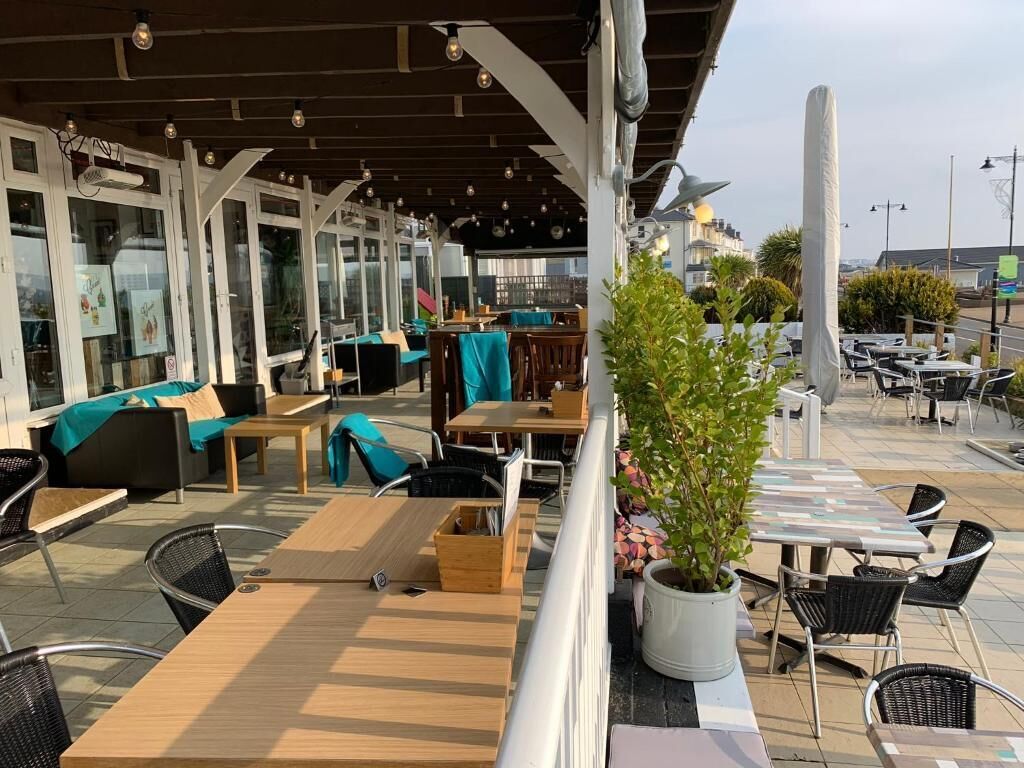 Déjeuner et dîner servis sur place