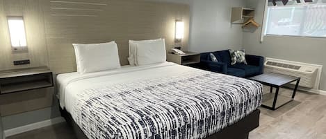 Standaard suite, 1 kingsize bed | 1 slaapkamer, pillowtop-bedden, een bureau, verduisterende gordijnen