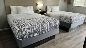 Standaard kamer, 2 queensize bedden | 1 slaapkamer, pillowtop-bedden, een bureau, verduisterende gordijnen