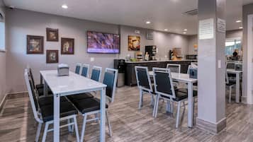 Desayuno continental incluido todos los días