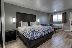 King Suite with Love Sofa