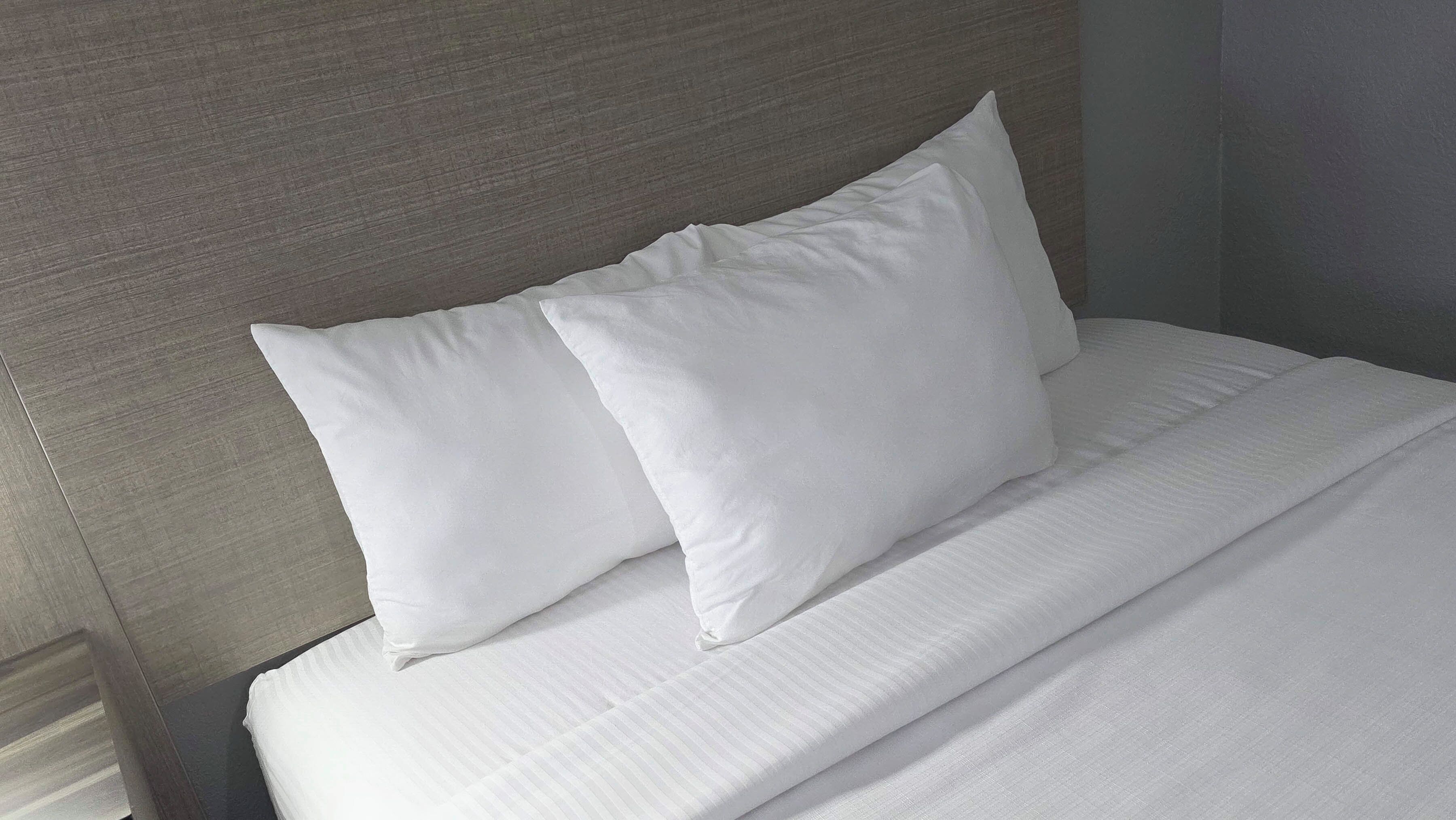 Habitación estándar, 2 camas Queen size | 1 habitación, camas con pillow-top, escritorio y cortinas blackout 