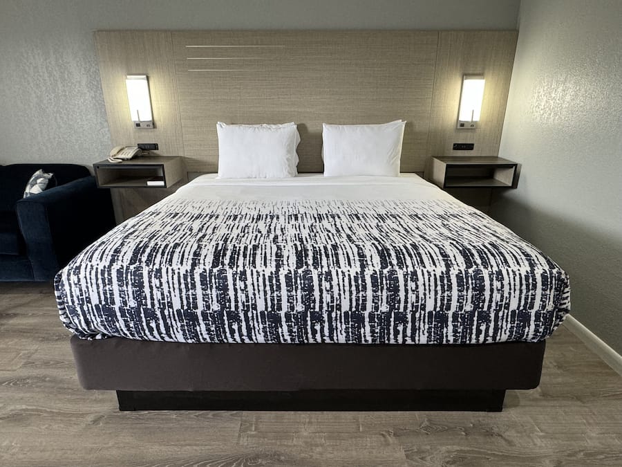 King Suite with Love Sofa | 1 bedroom, pillowtop beds, desk, blackout drapes