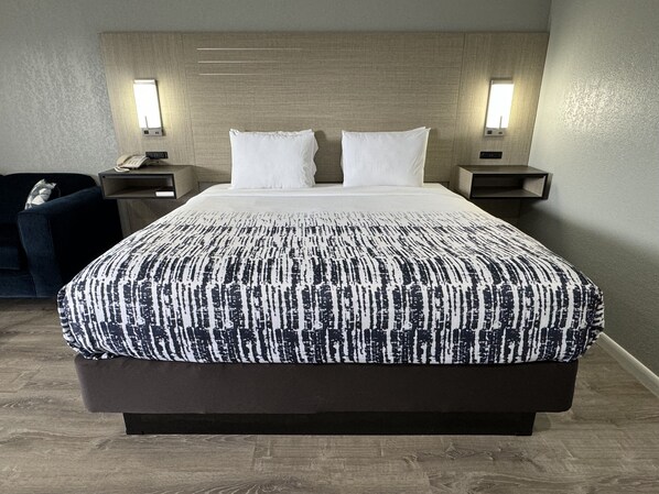 Suite Standard, 1 letto king | 1 camera, materassi a doppio strato, una scrivania, tende oscuranti