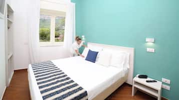 迷你吧、客房內保險箱、書桌、筆電工作空間