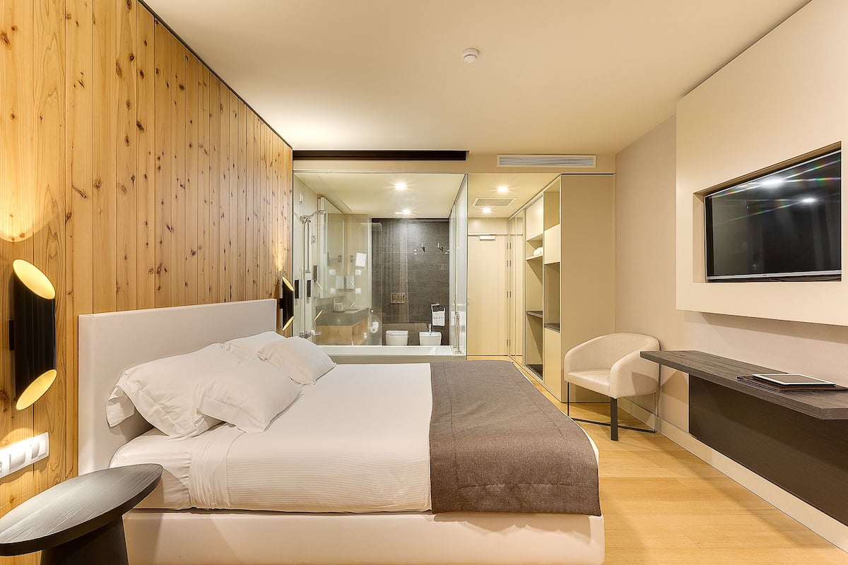 1 phòng ngủ, bộ đồ giường cao cấp, minibar, két bảo mật tại phòng