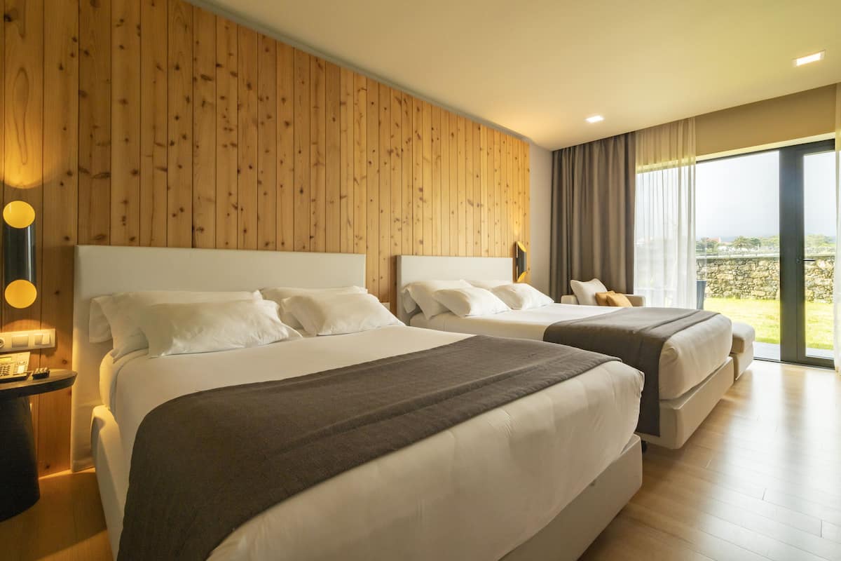 1 bedroom, premium bedding, minibar, in-room safe