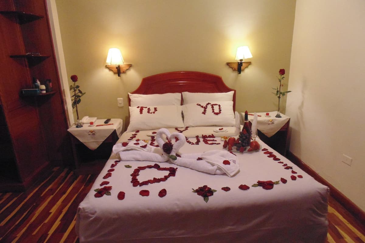 1 bedroom, in-room safe, desk, cribs/infant beds