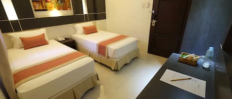 Deluxe Room | Desk, blackout drapes, free WiFi, bed sheets