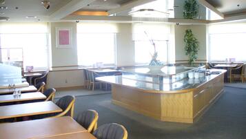 Desayuno buffet (JPY 1100 por persona)