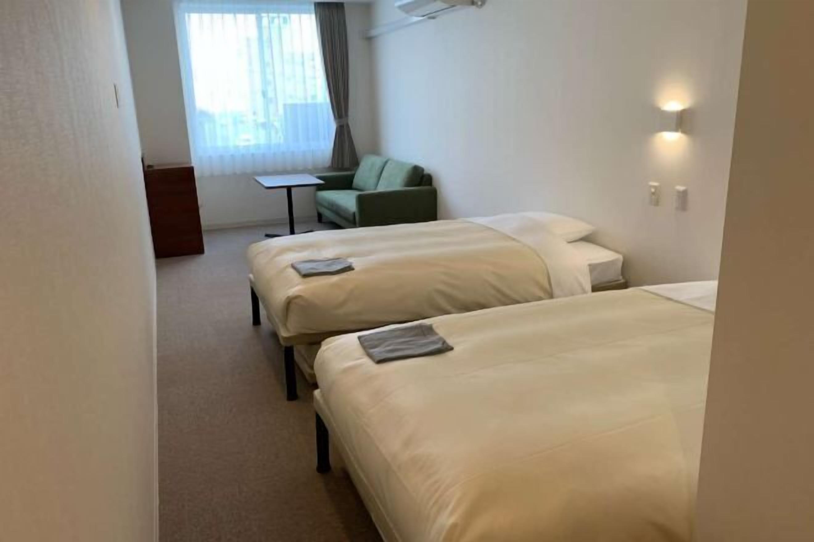 デスク、遮光カーテン、WiFi (無料)、ベッドシーツ