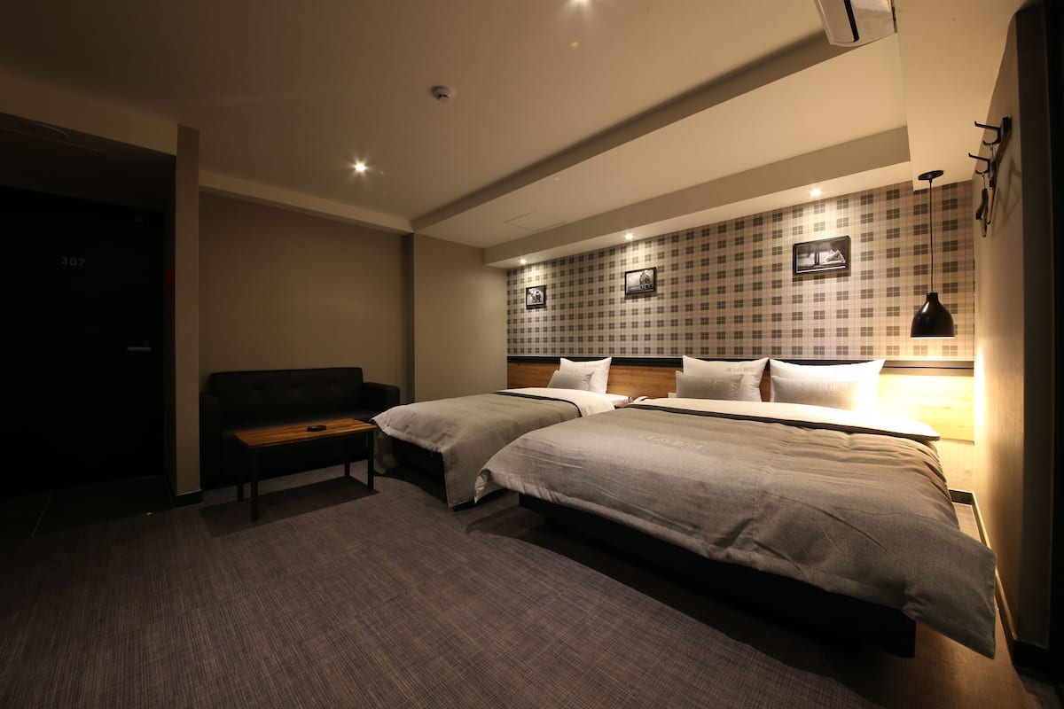 Phòng 2 giường đơn Deluxe, nhiều giường, không hút thuốc | Trang trí khác biệt, trang bị nội thất với thiết kế riêng biệt, bàn
