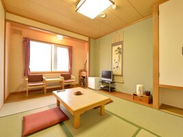 Japanese Style Room, Shared Bathroom, Mountain View | Free WiFi, bed sheets
