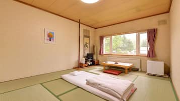 Japanese Style Room, Shared Bathroom, Mountain View | Free WiFi, bed sheets