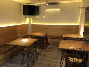 Lobby lounge - Inno Family Managed Hostel Roppongi (Tokyo)