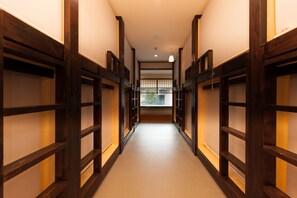 Gemeinsamer Economy-Schlafsaal, Gemischter Schlafsaal (Up to 16 persons) | Verdunkelungsvorhänge, Bügeleisen/Bügelbrett, kostenloses WLAN