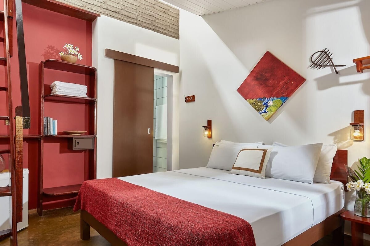 Frigobar, cofres nos quartos, Wi-Fi de cortesia, roupa de cama