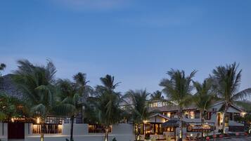 Vista frontal de la propiedad