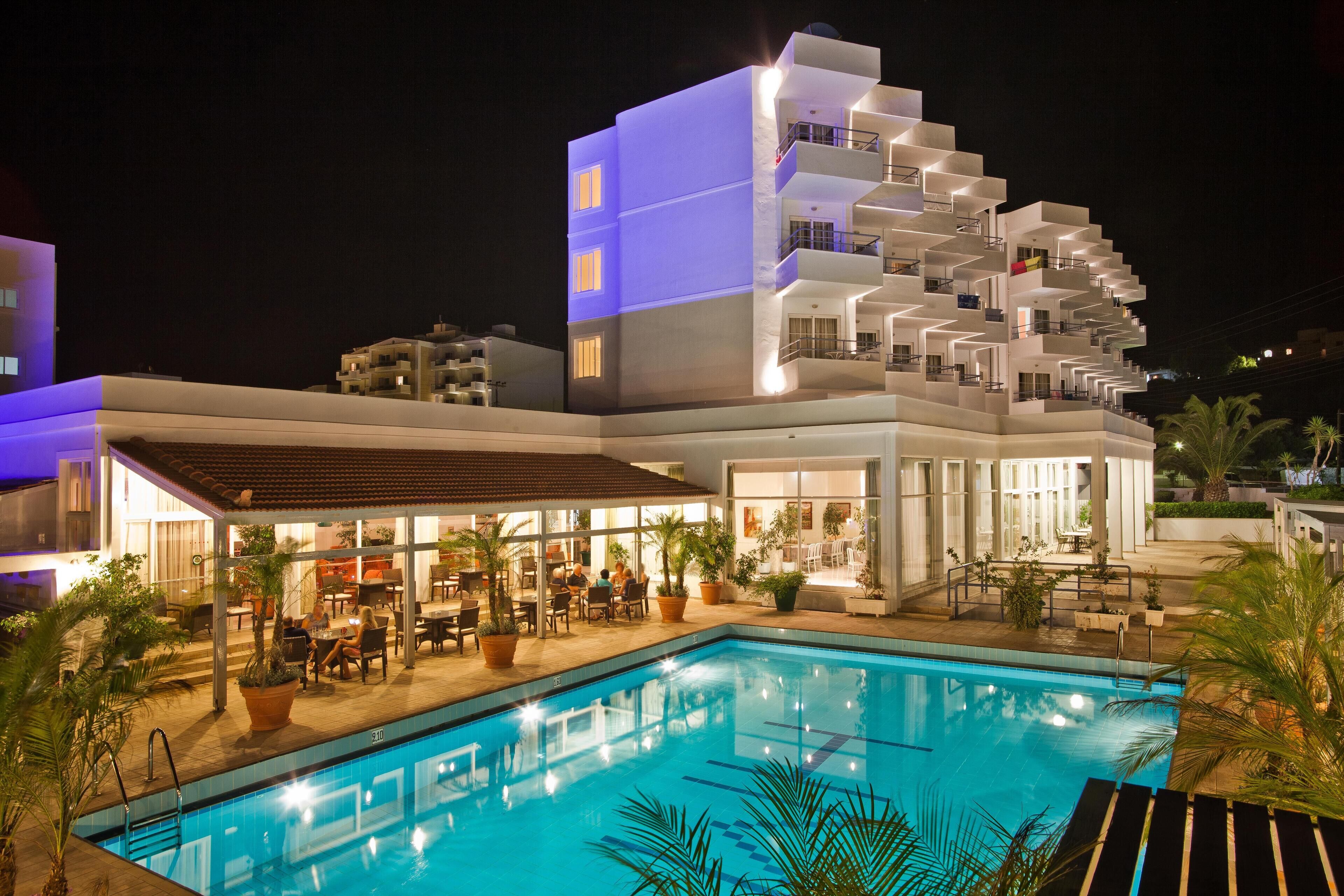 حمّام سباحة خارجي