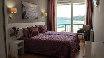 Premium bedding, individually decorated, individually furnished, desk