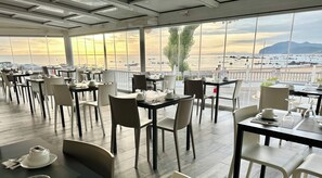 Petit déjeuner buffet