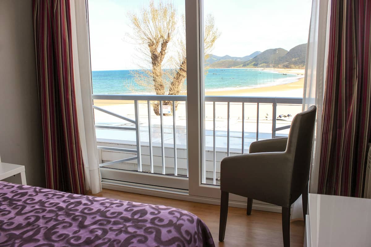 1 bedroom, premium bedding, individually decorated