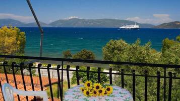 รับประทานอาหารกลางแจ้ง