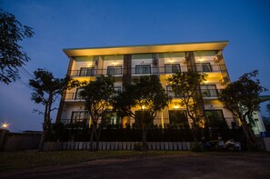 Front of property - Sunee Boutique Hotel (Uttaradit)