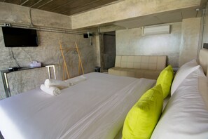 Desk, free WiFi, bed sheets - Sunee Boutique Hotel (Uttaradit)