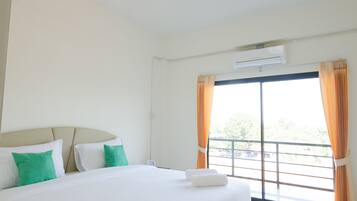 Standard Room 1 Double Bed | Desk, free WiFi, bed sheets