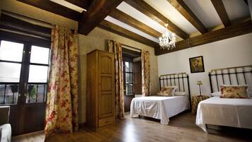 Kamar Double Standar | Seprai premium, busa memori, tirai kedap cahaya, dan kedap suara