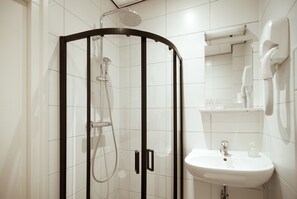 Family Room | Egyptian cotton sheets, premium bedding, in-room safe - Hotel Leidsegracht (Amsterdam)