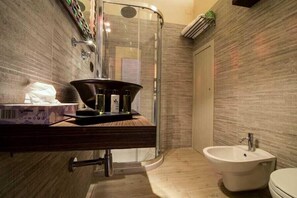 Regadera, regadera tipo lluvia, amenidades de baño de diseñador 