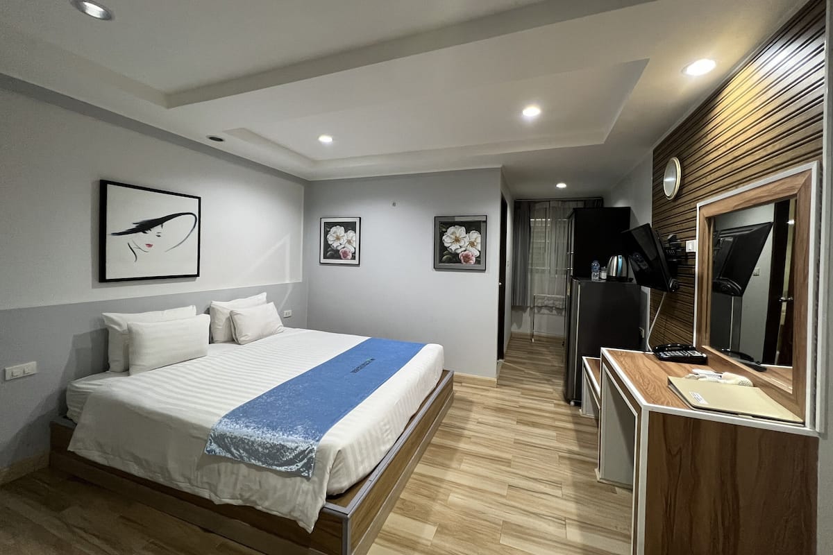 Habitación doble estándar | 1 habitación, caja de seguridad en la habitación y escritorio