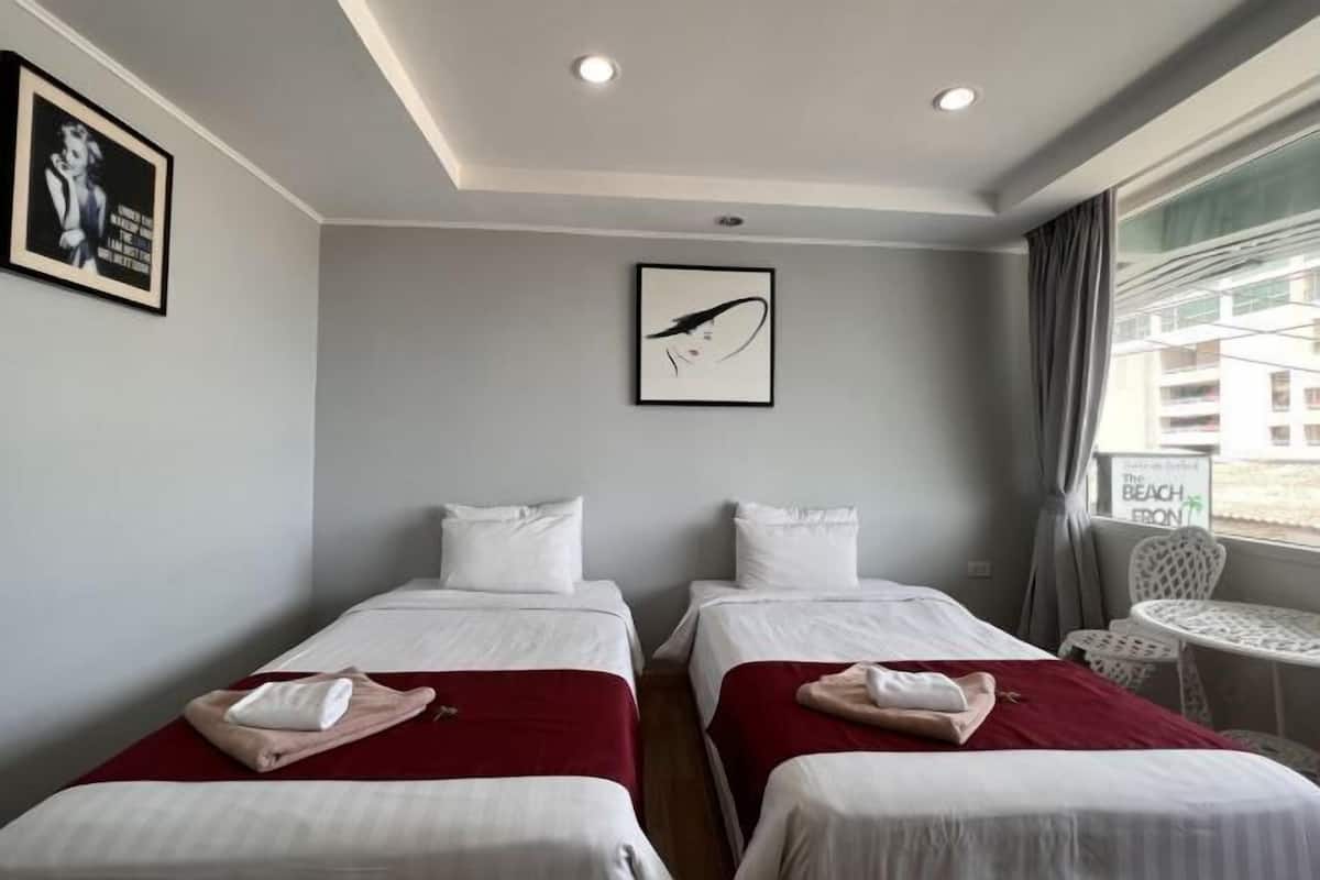 1 habitación, caja de seguridad en la habitación y escritorio