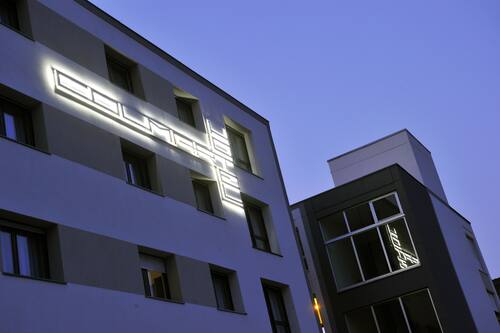 Facciata della struttura - sera/notte