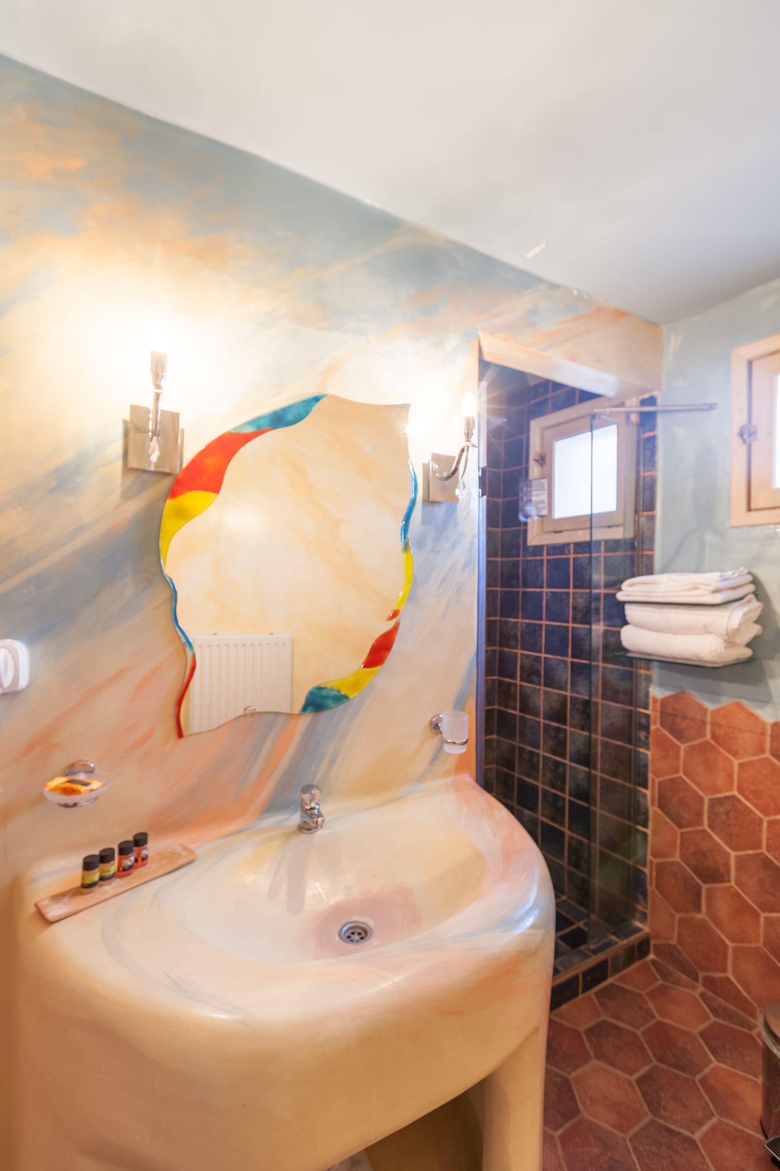 deluxe suite, mountain view | bathroom | shower, free toiletries, hair dryer, slippers