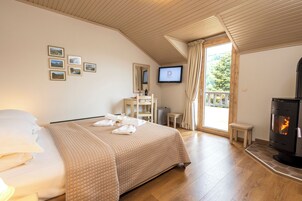 Classic Δίκλινο Δωμάτιο (Double), Θέα στο Βουνό (Attic) | Κουρτίνες συσκότισης, ηχομόνωση, δωρεάν Wi-Fi, κλινοσκεπάσματα 