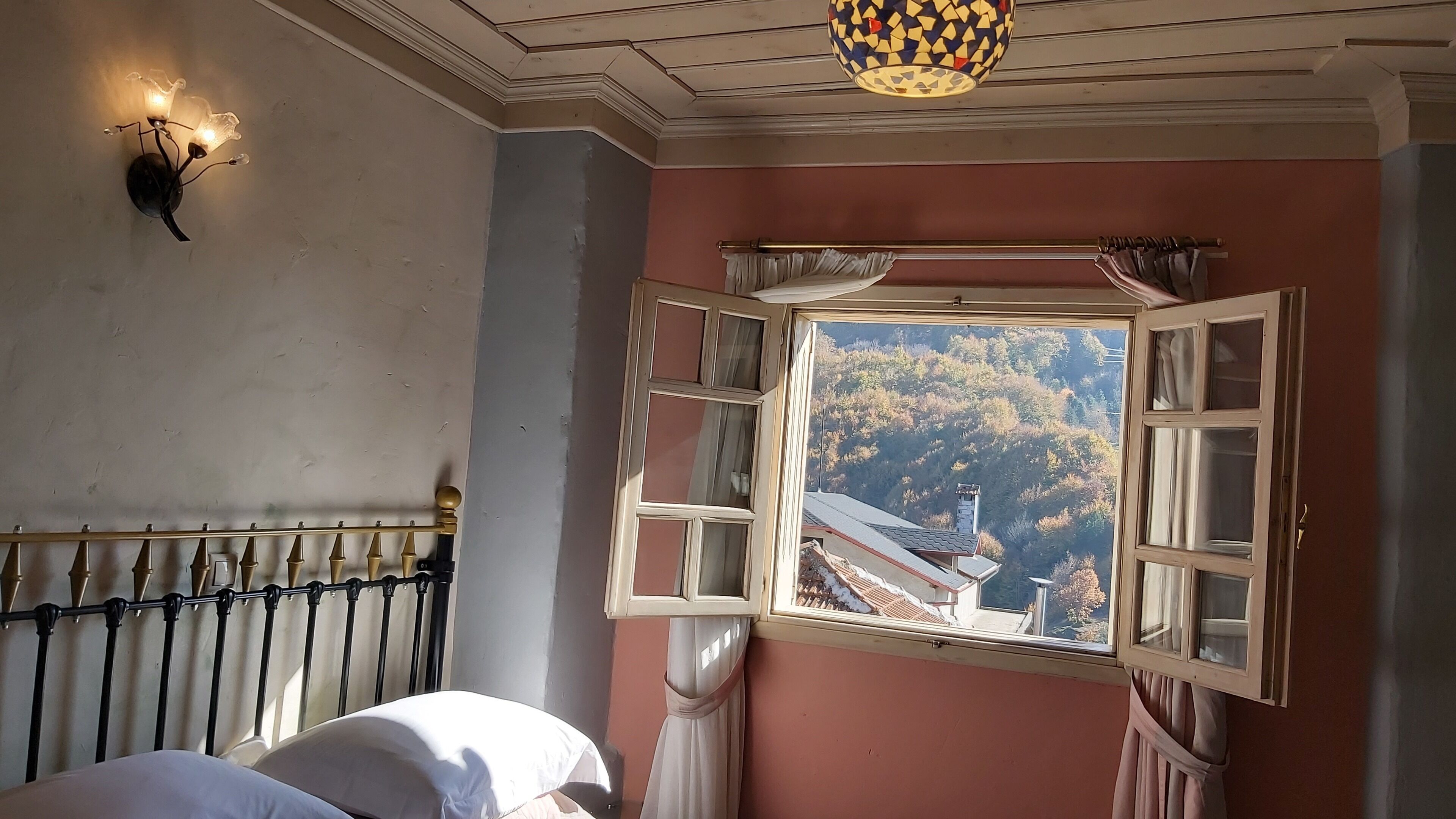 Deluxe suite, uitzicht op bergen | Verduisterende gordijnen, geluiddichte muren, gratis wifi, beddengoed