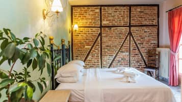 Superior Double Room | 1 bedroom, blackout drapes, soundproofing, free WiFi