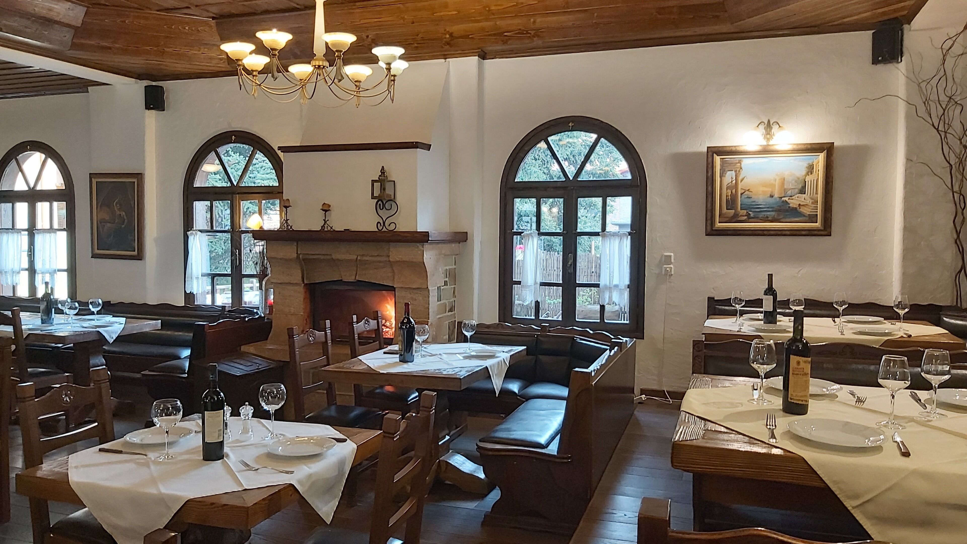 Serveert ontbijt, lunch, diner, Mediterrane gerechten, tuinzicht 