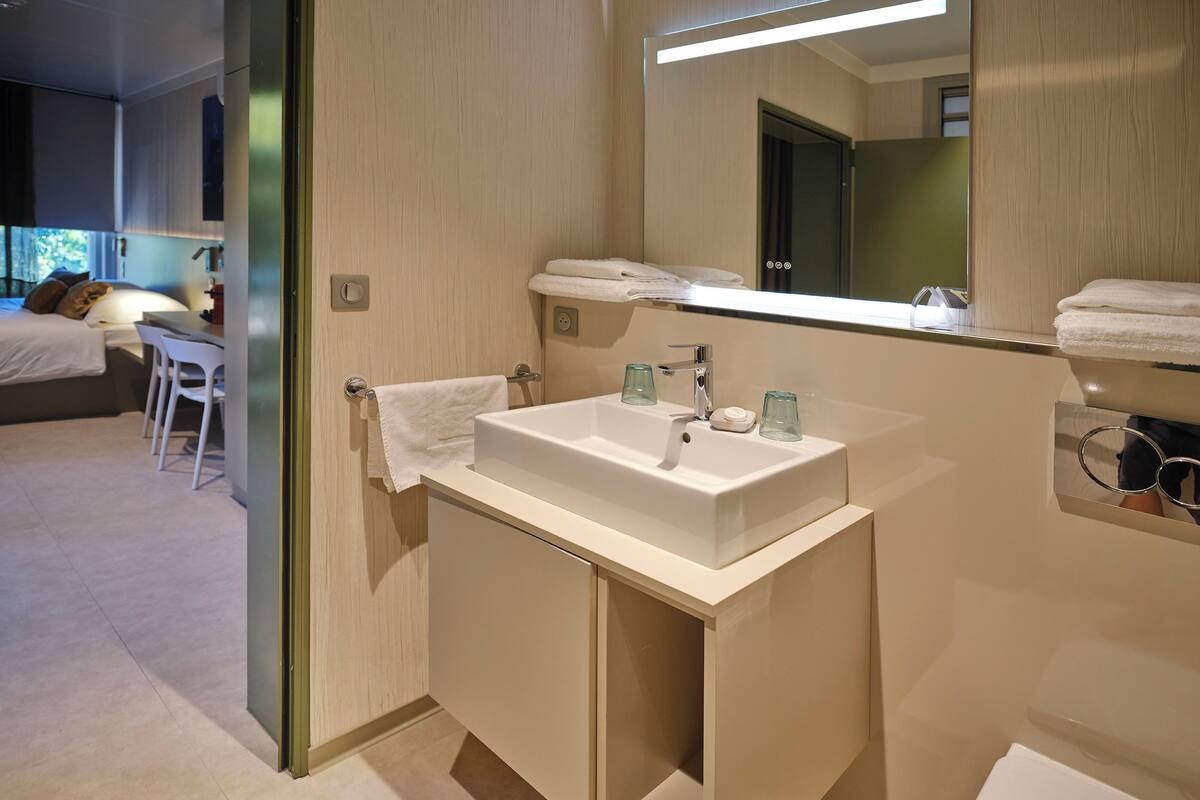 room, terrace | bathroom | shower, free toiletries, hair dryer, towels