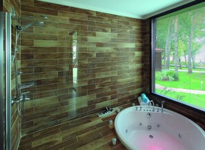 Chambre supérieure, non-fumeur, vue sur le jardin | Baignoire à hydromassage