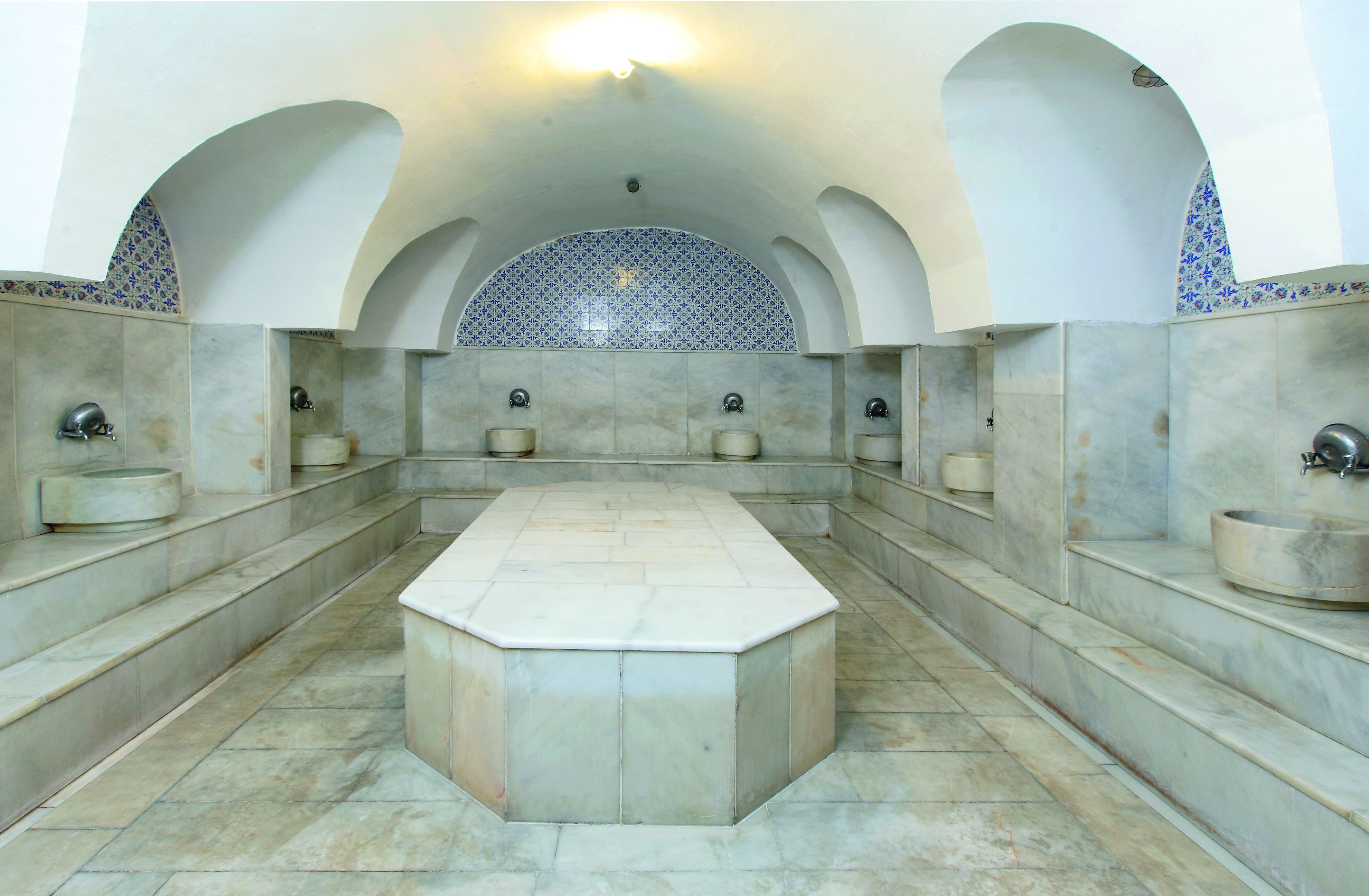   桑拿、土耳其浴、身体护理、泰式按摩、运动按摩、海滩按摩