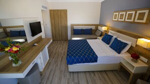 Standard Room, Non Smoking, Garden View | Free minibar items, in-room safe, desk, laptop workspace