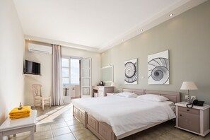 In-room safe, free WiFi, bed sheets - Kavuras Village Hotel & Suites (Naxos)